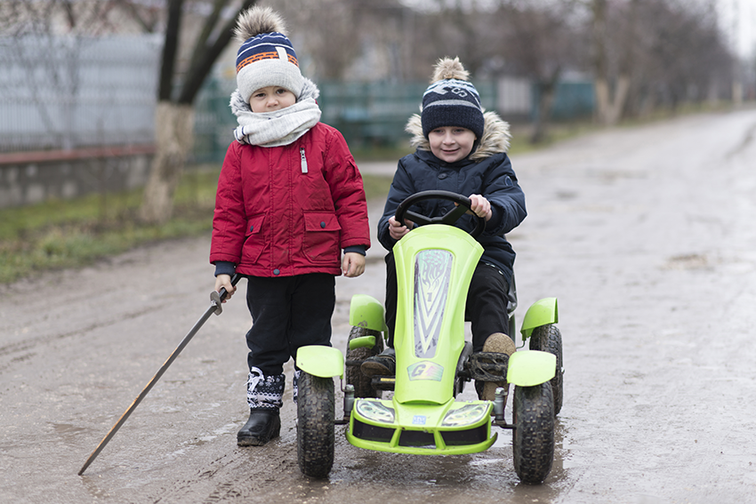 Co zyskuje dziecko, wymieniając joystick na kierownicę gokarta