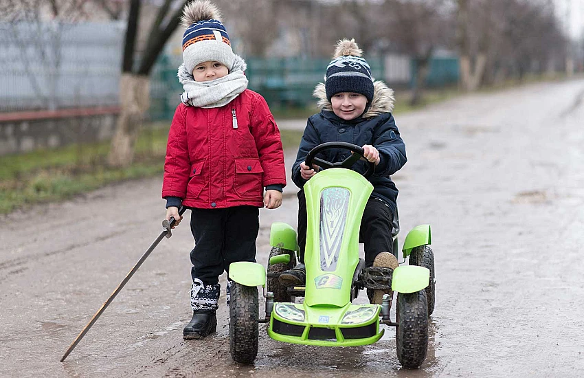 Gokart elektryczny zamiast konsoli — jak zachęcić dziecko do aktywności fizycznej na świeżym powietrzu