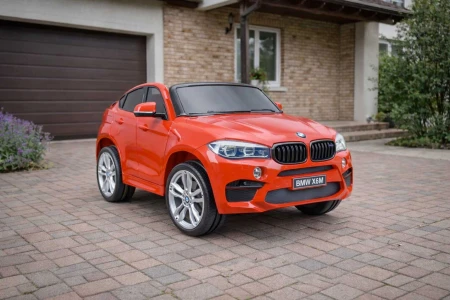 Zabawa w dorosłość – dlaczego dzieci chcą prowadzić „prawdziwe" auta jak mama i tata