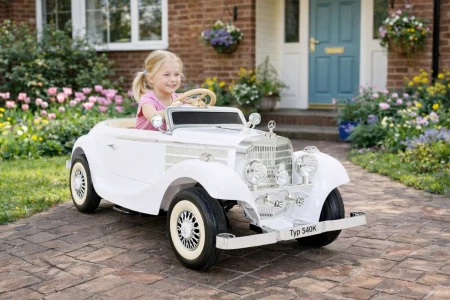 Czy dziewczynki też kochają samochodziki?