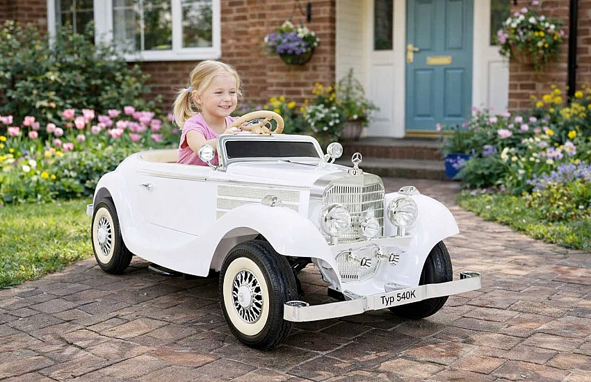 Czy dziewczynki też kochają samochodziki?