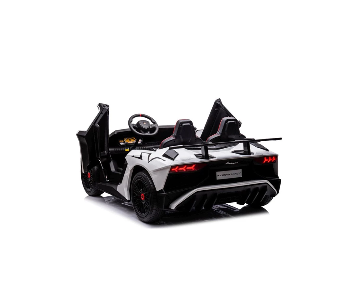 lamborghini-z-otwieranymi-drzwiami