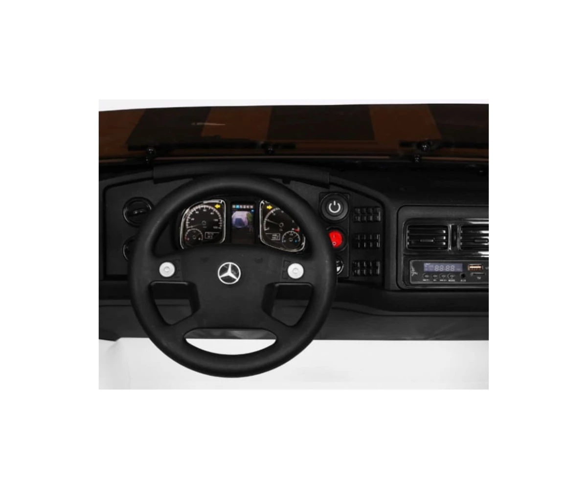 kierownica-i-bogaty-panel-audio